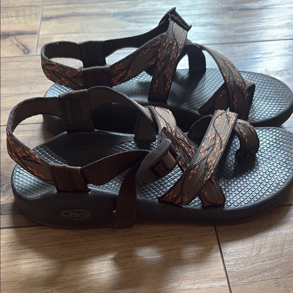 Women’s Chaco’s⛰️ size 8 - Picture 2 of 7